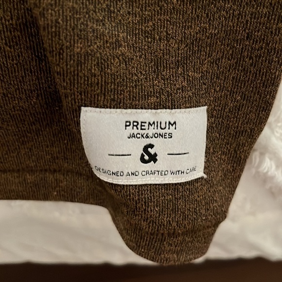 Jack Jones, large brown tshirt - Picture 2 of 5